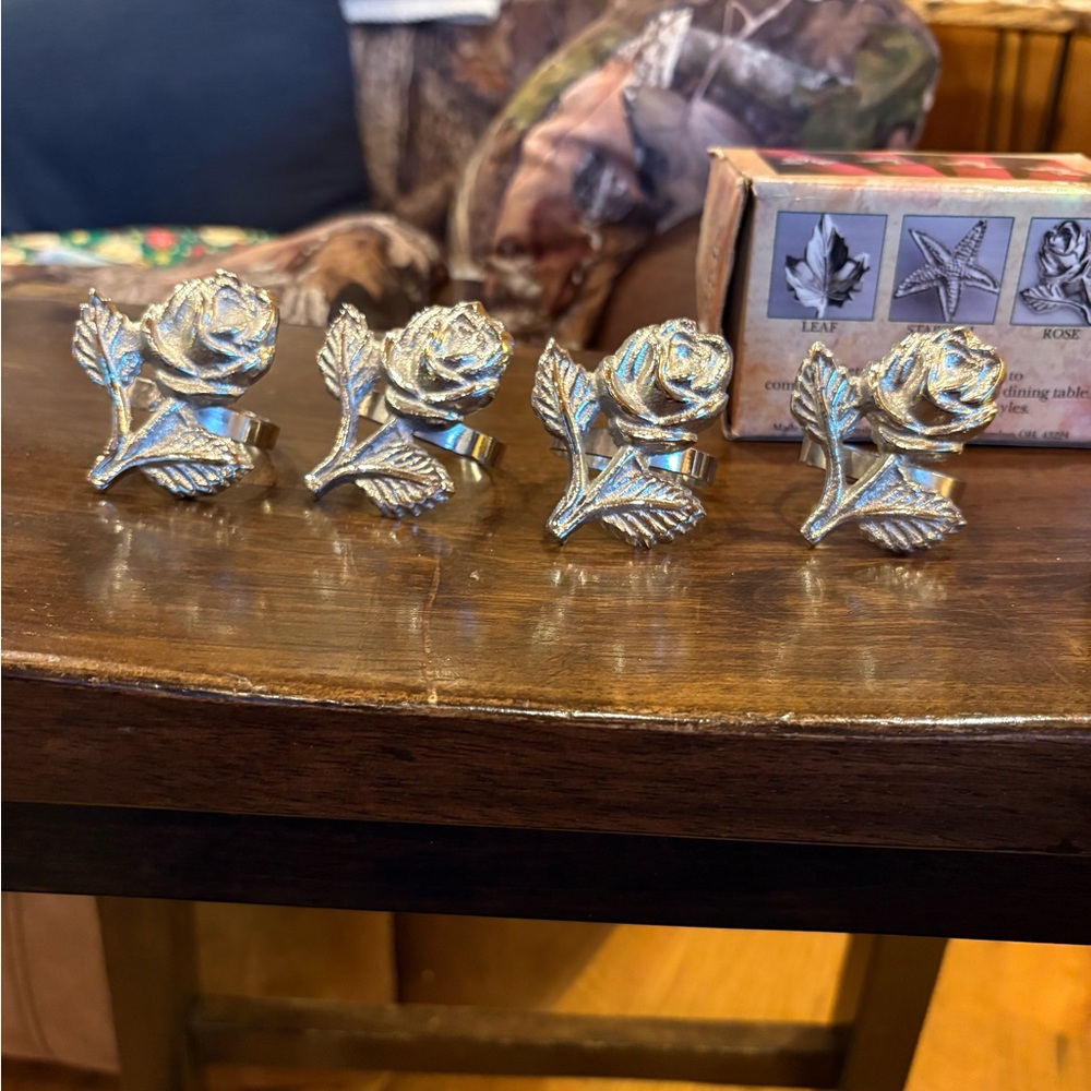 Home Lifestyles rose-shaped silvered finish metal napkin rings set of 4